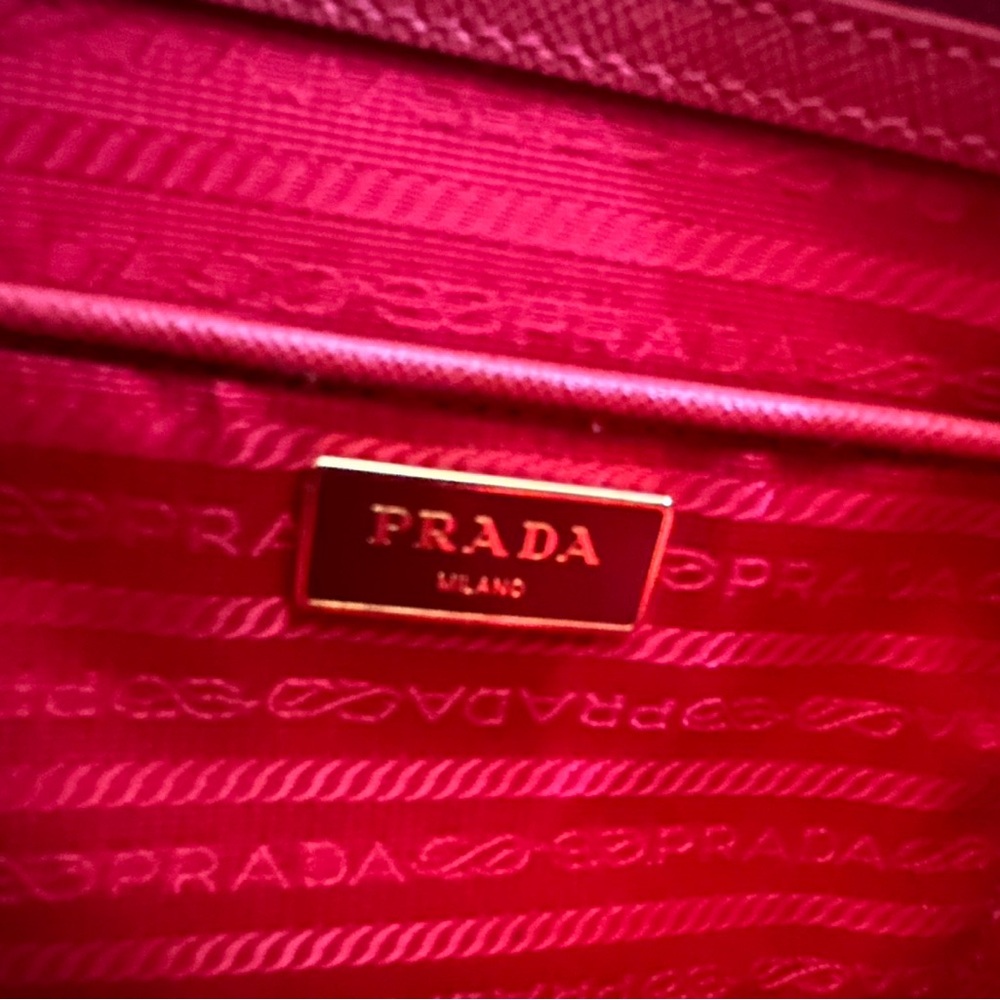 PRADA - Picture 6 of 7